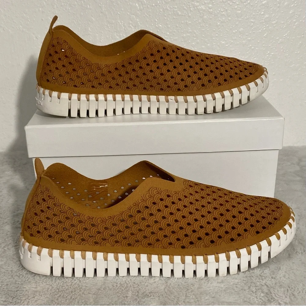 Ilse Jacobson Hornbak Tulip 139 Perforated Slip On Sneaker EU Size 39 (US 8.5-9)